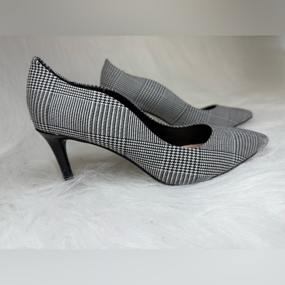 🖤 Vince Camuto 🖤 Plaid with Black Kitten Heel